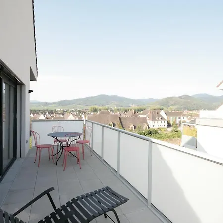 Clos Des Clarisses Avec Terrasse Et Garage アパート